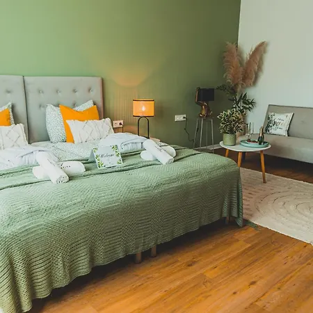 Tatika Apartament Segedyn